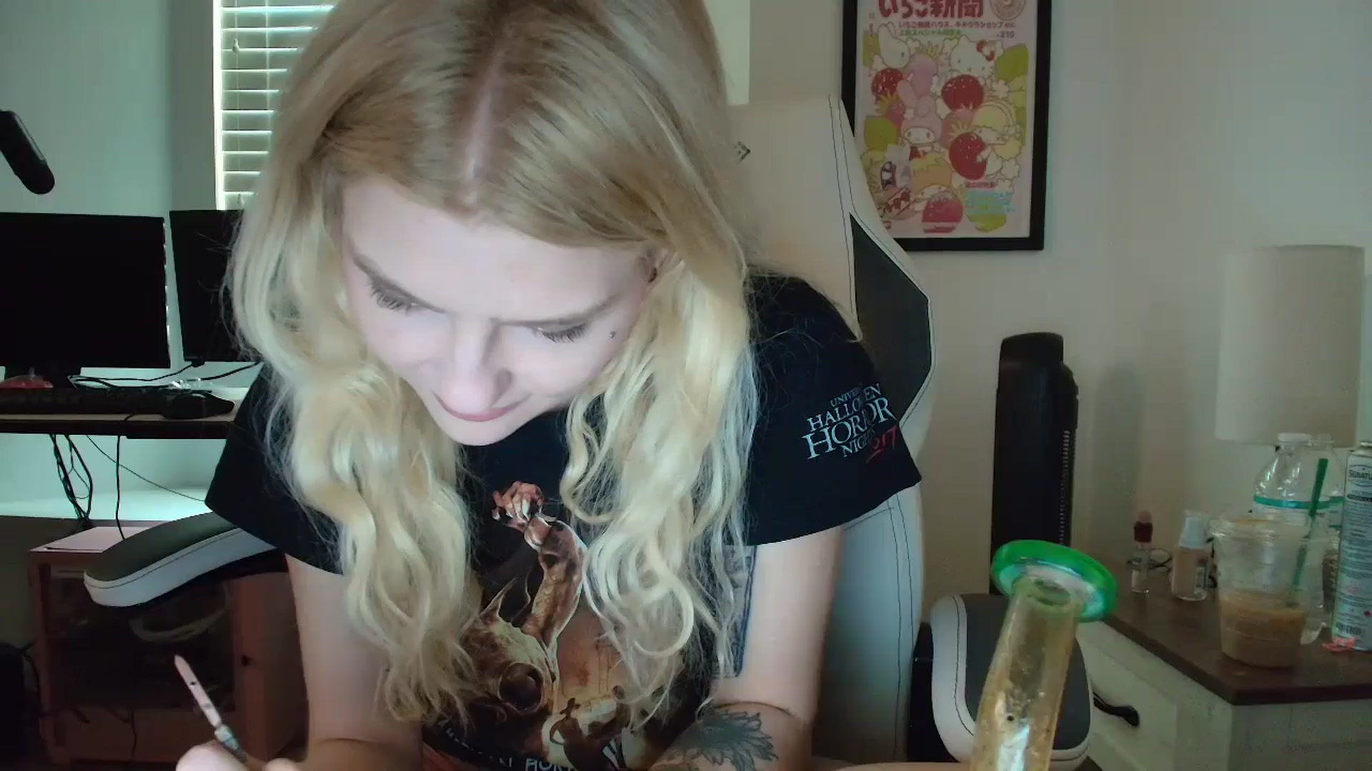 Gallery image thumbnail from DuckChan0's myfreecams stream on, 04/16/2025, 14:17 image 6 of 20