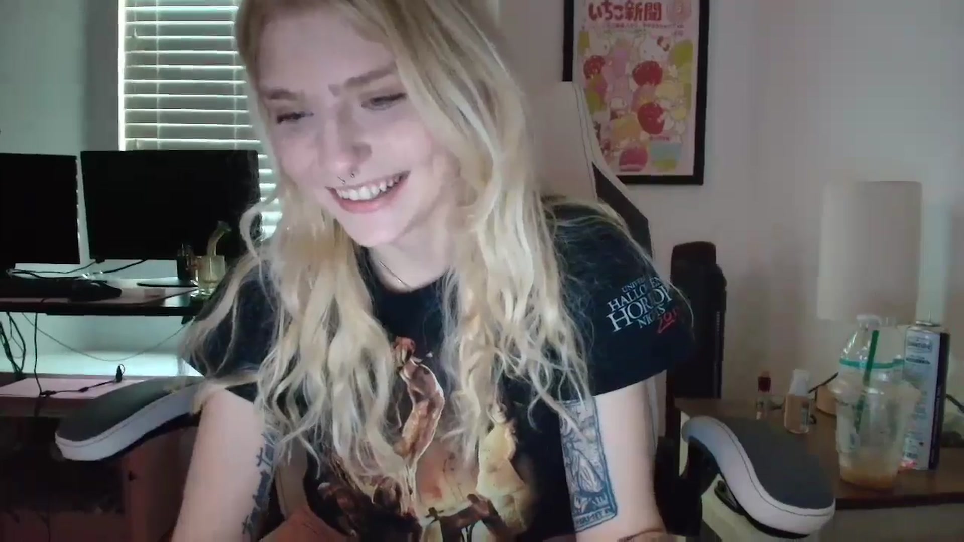 Gallery image thumbnail from DuckChan0's myfreecams stream on, 04/16/2025, 14:17 image 19 of 20