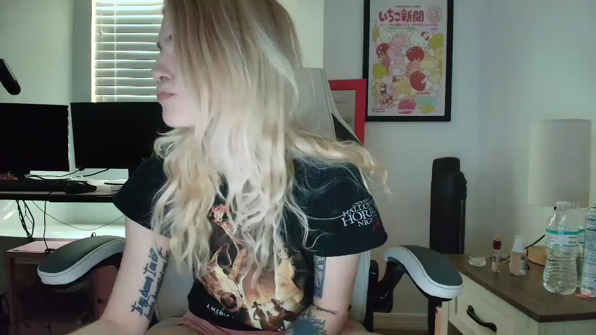 Gallery image thumbnail from DuckChan0's myfreecams stream on, 04/16/2025, 14:17 image 1 of 20