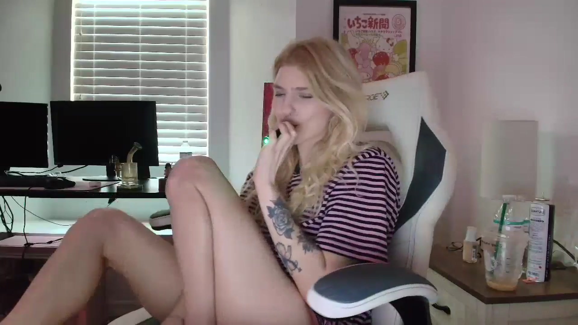 Gallery image thumbnail from DuckChan0's myfreecams stream on, 04/16/2025, 15:06 image 3 of 20