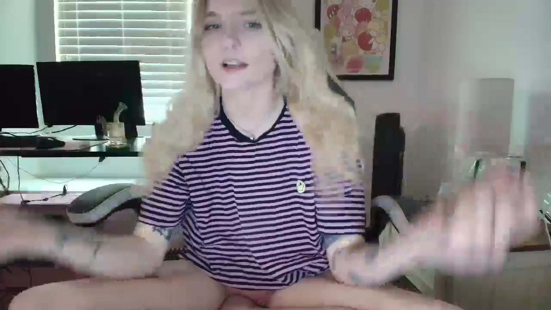 Gallery image thumbnail from DuckChan0's myfreecams stream on, 04/16/2025, 15:06 image 9 of 20