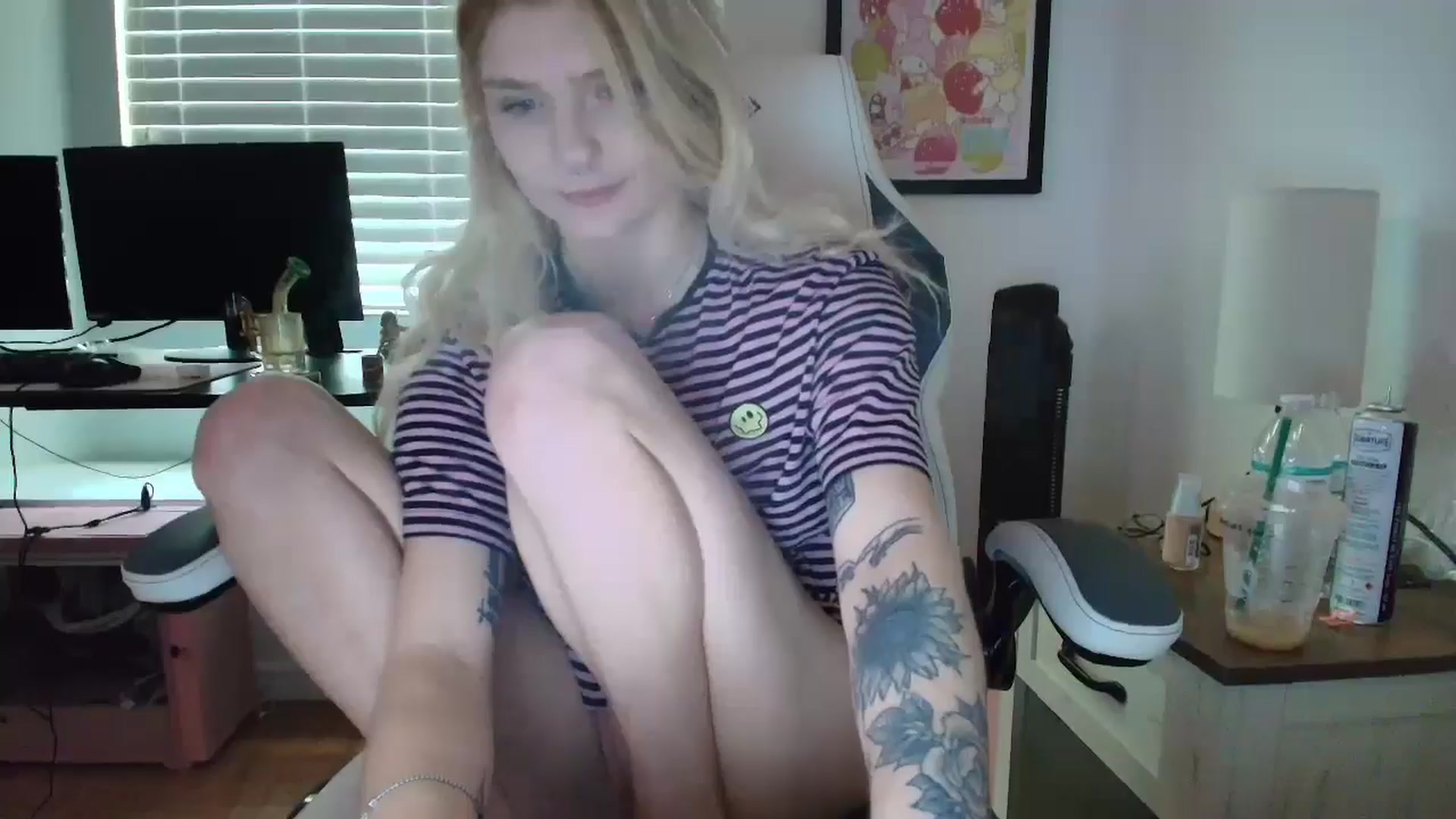 Gallery image thumbnail from DuckChan0's myfreecams stream on, 04/16/2025, 15:06 image 11 of 20