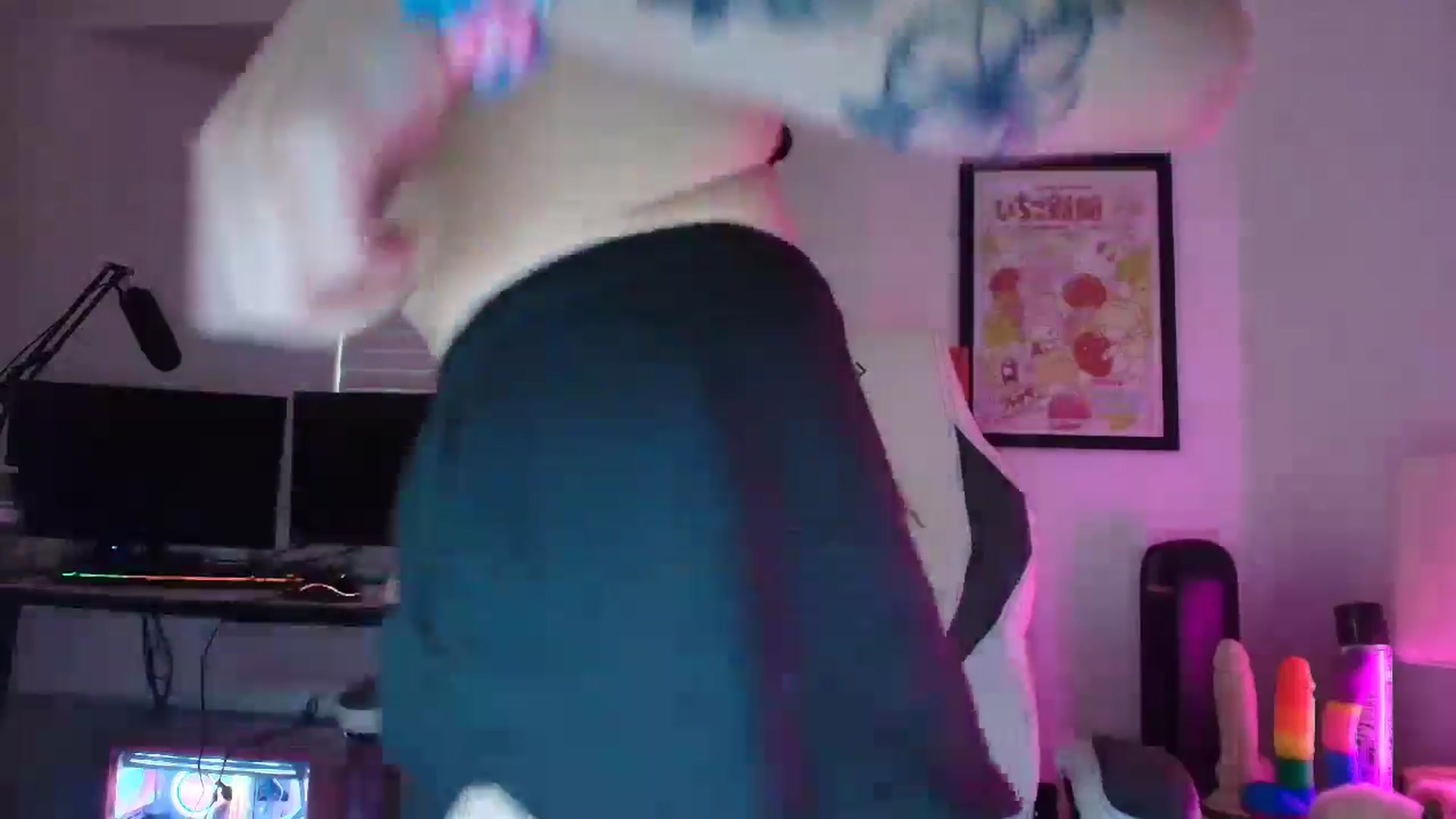 Gallery image thumbnail from DuckChan0's myfreecams stream on, 04/17/2025, 23:43 image 14 of 20