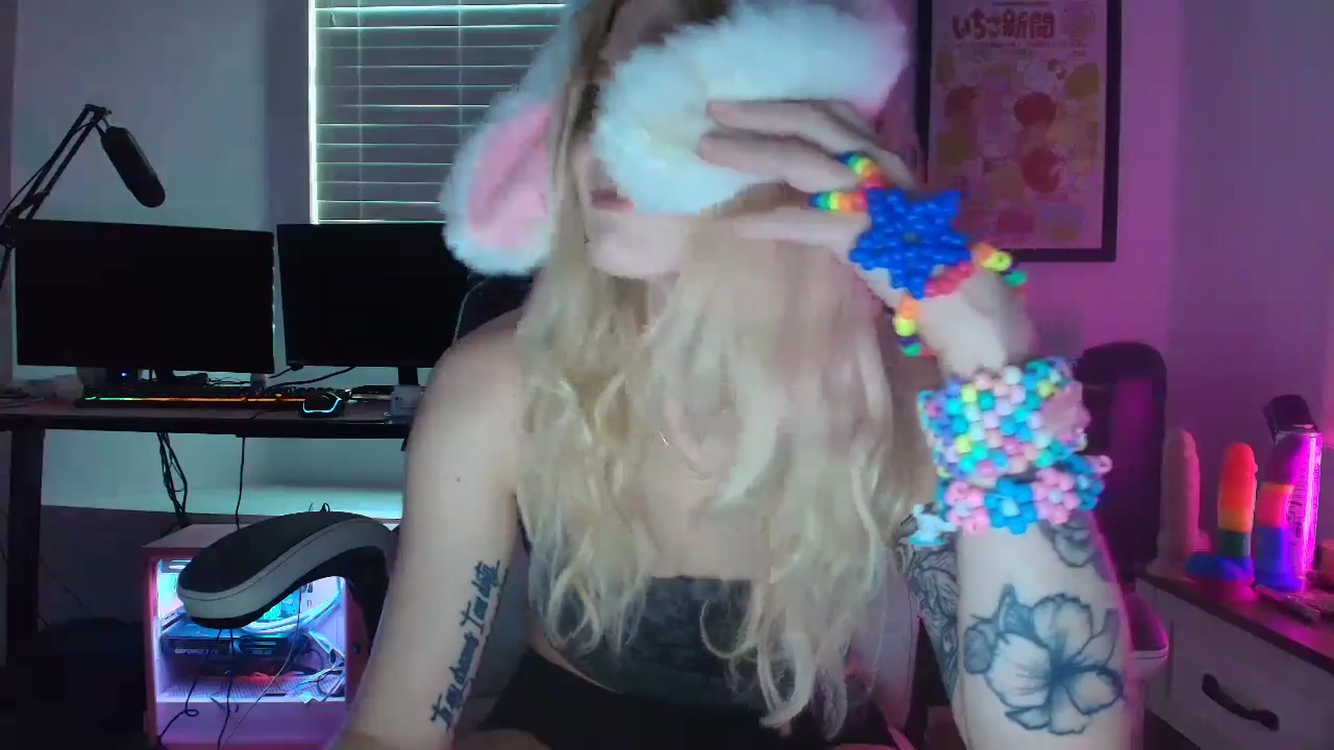 Gallery image thumbnail from DuckChan0's myfreecams stream on, 04/18/2025, 18:29 image 6 of 20