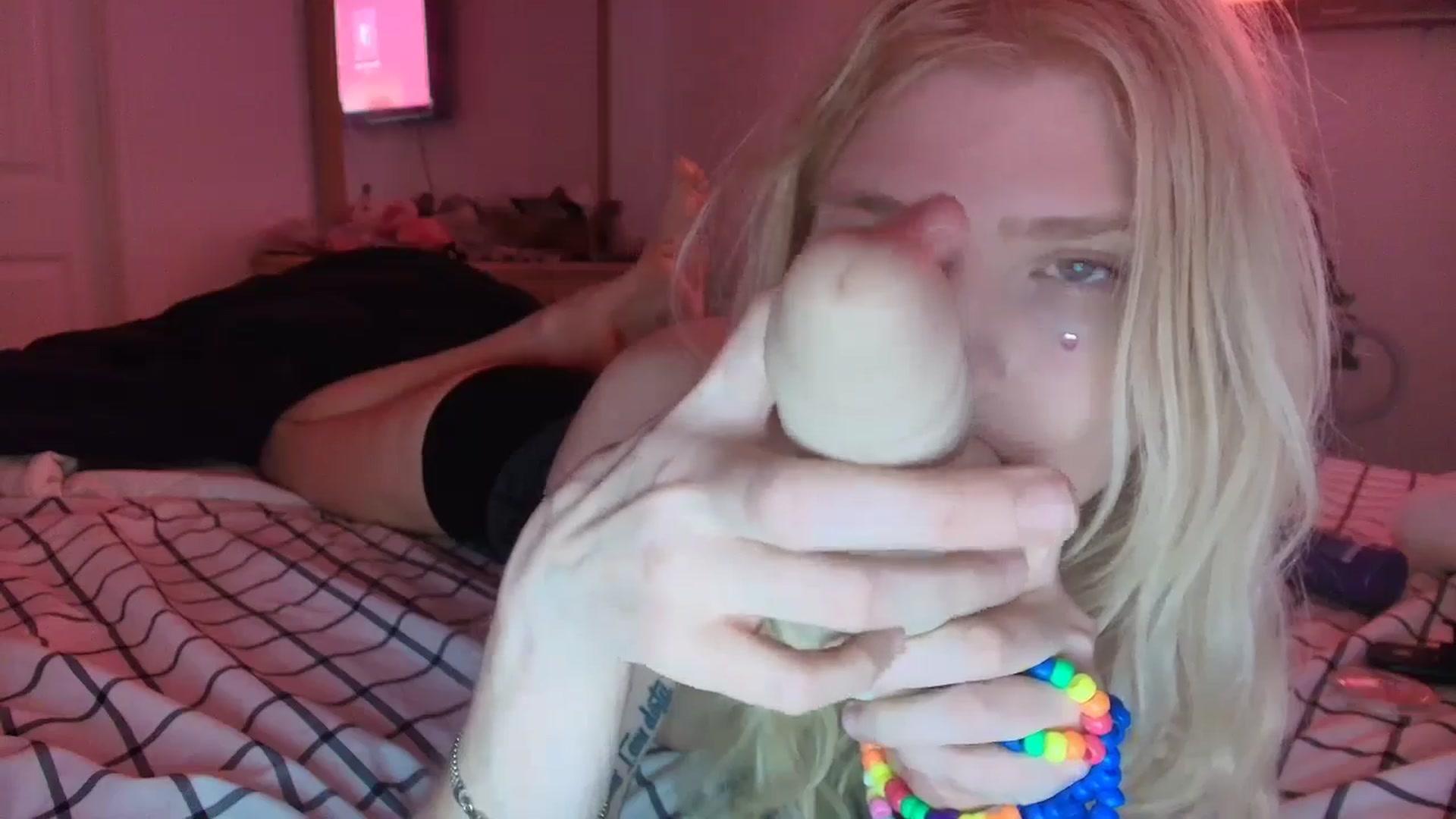 Gallery image thumbnail from DuckChan0's myfreecams stream on, 04/18/2025, 19:05 image 11 of 20