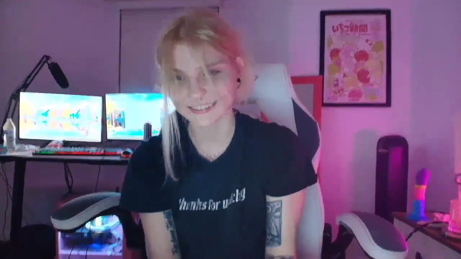 Gallery image thumbnail from DuckChan0's myfreecams stream on, 04/19/2025, 02:28 image 17 of 20