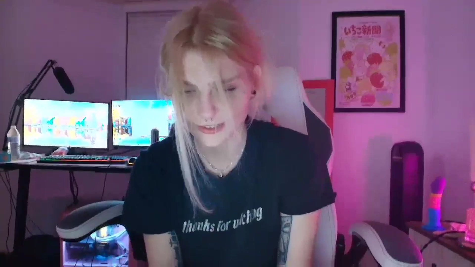Gallery image thumbnail from DuckChan0's myfreecams stream on, 04/19/2025, 02:28 image 18 of 20