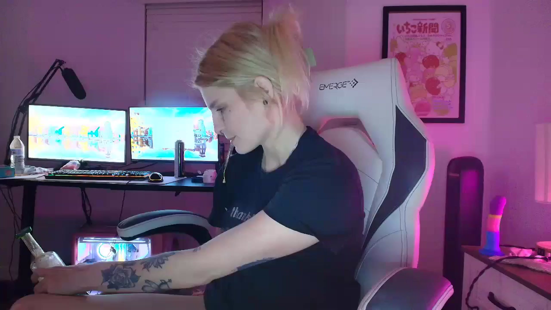 Gallery image thumbnail from DuckChan0's myfreecams stream on, 04/19/2025, 02:28 image 1 of 20