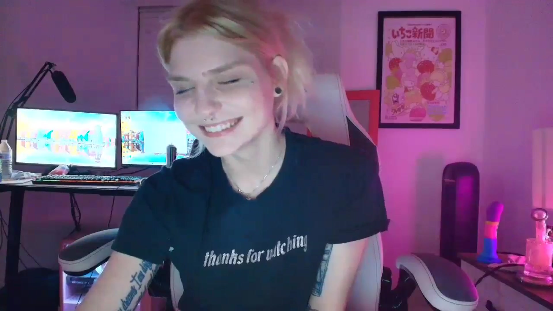 Gallery image thumbnail from DuckChan0's myfreecams stream on, 04/19/2025, 02:28 image 4 of 20