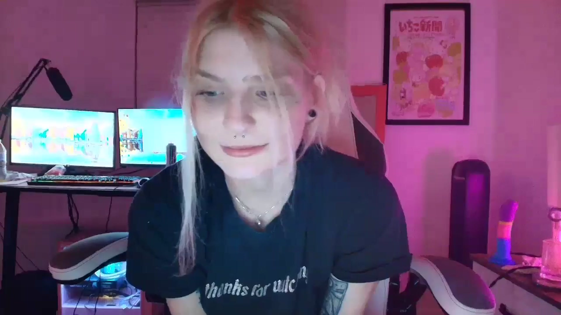 Gallery image thumbnail from DuckChan0's myfreecams stream on, 04/19/2025, 02:28 image 12 of 20