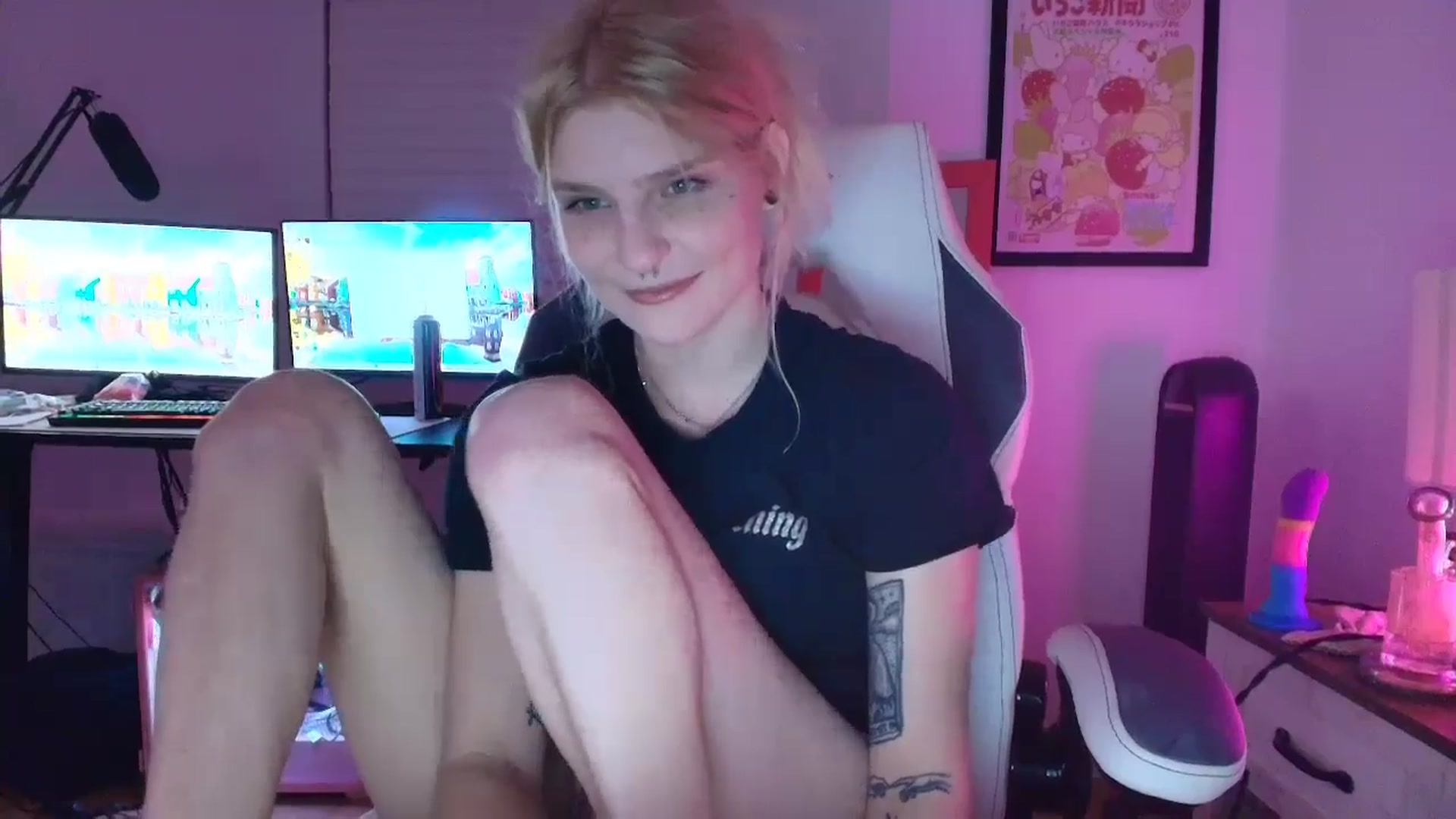 Gallery image thumbnail from DuckChan0's myfreecams stream on, 04/19/2025, 02:28 image 20 of 20