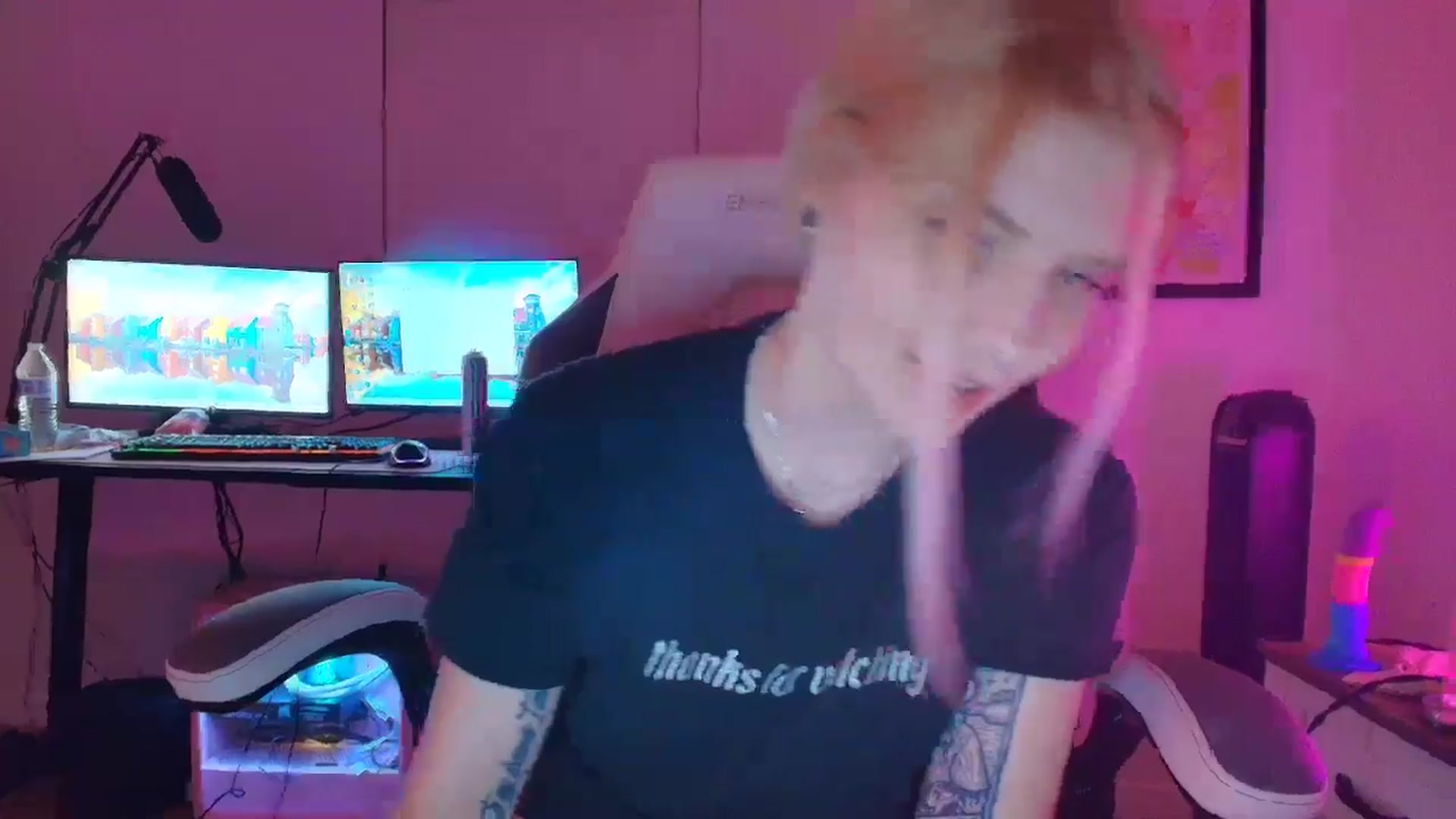 Gallery image thumbnail from DuckChan0's myfreecams stream on, 04/19/2025, 02:28 image 13 of 20