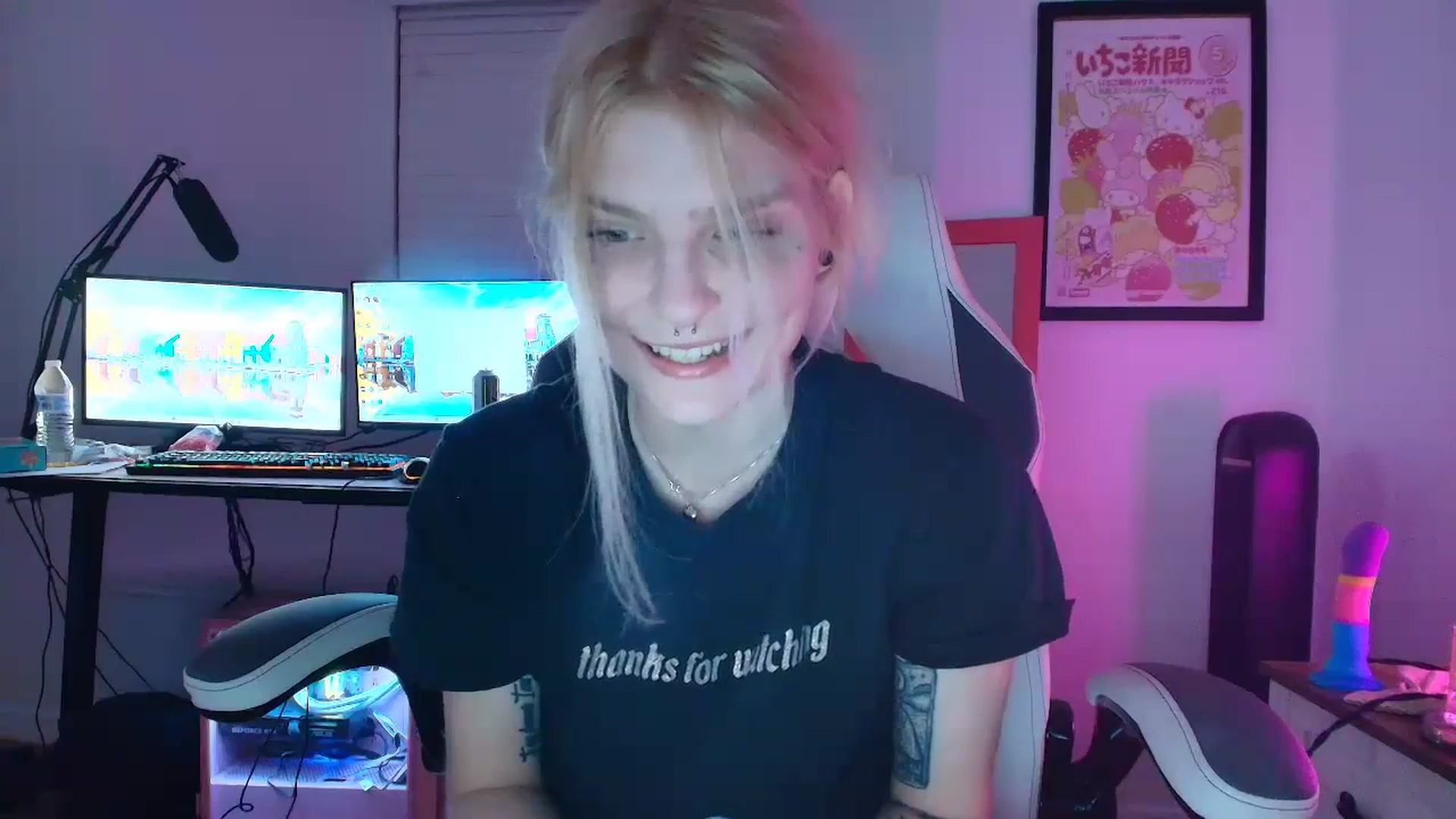 Gallery image thumbnail from DuckChan0's myfreecams stream on, 04/19/2025, 02:28 image 16 of 20