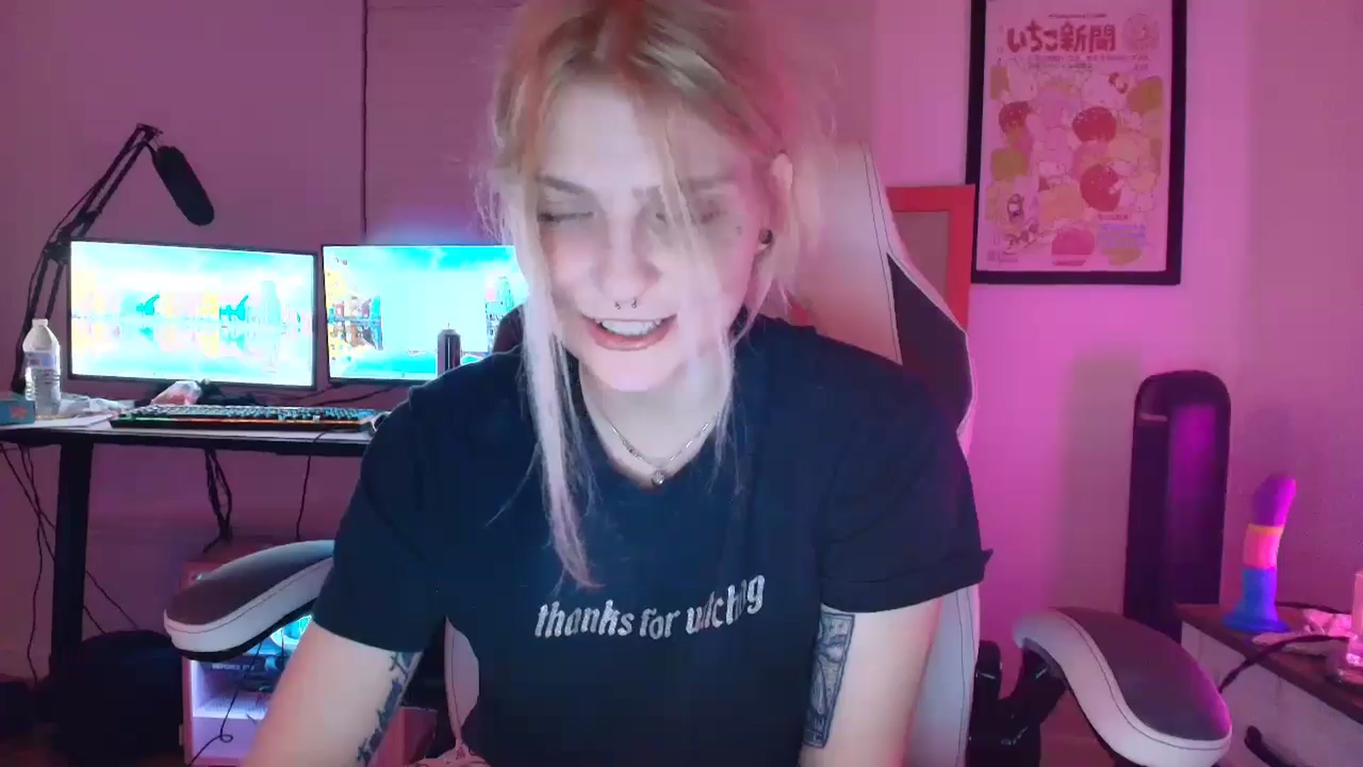 Gallery image thumbnail from DuckChan0's myfreecams stream on, 04/19/2025, 02:28 image 14 of 20