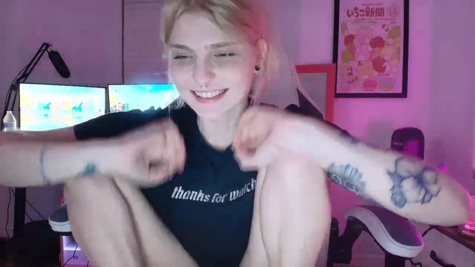 Gallery image thumbnail from DuckChan0's myfreecams stream on, 04/19/2025, 02:28 image 19 of 20