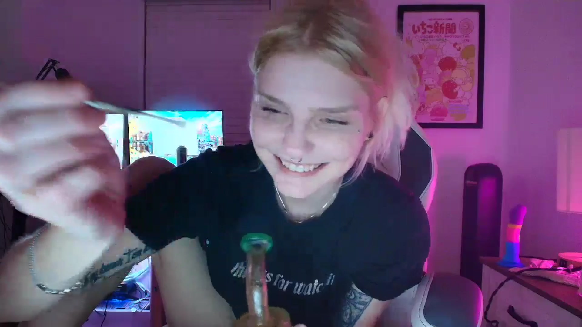 Gallery image thumbnail from DuckChan0's myfreecams stream on, 04/19/2025, 02:28 image 2 of 20