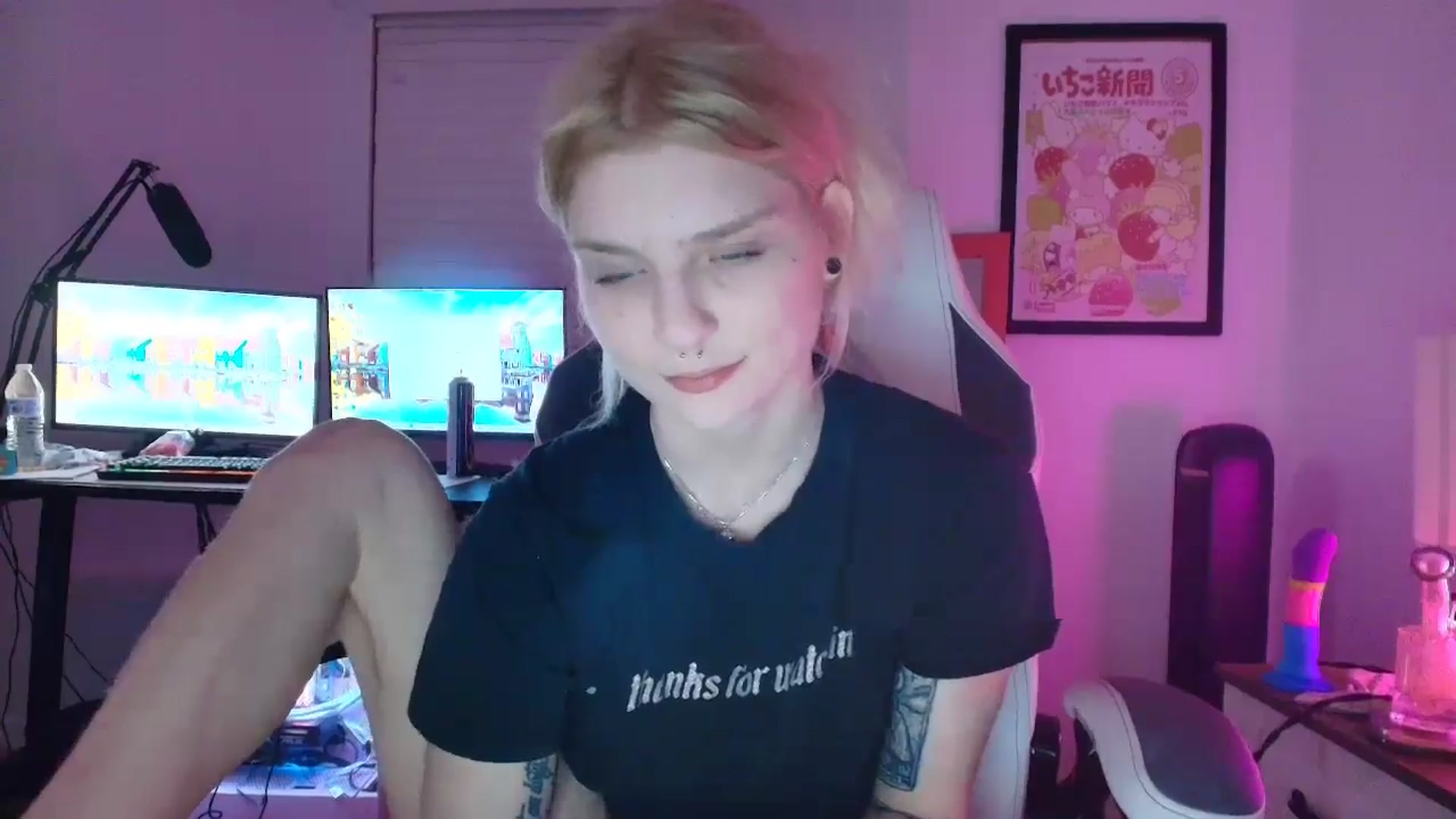 Gallery image thumbnail from DuckChan0's myfreecams stream on, 04/19/2025, 02:28 image 3 of 20