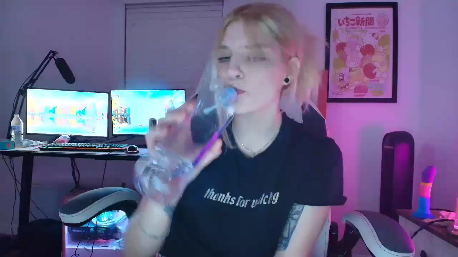 Gallery image thumbnail from DuckChan0's myfreecams stream on, 04/19/2025, 02:28 image 15 of 20