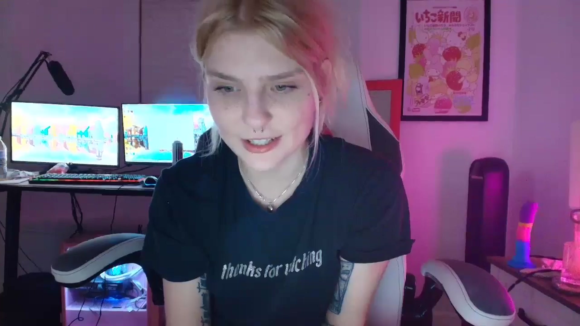 Gallery image thumbnail from DuckChan0's myfreecams stream on, 04/19/2025, 02:28 image 9 of 20