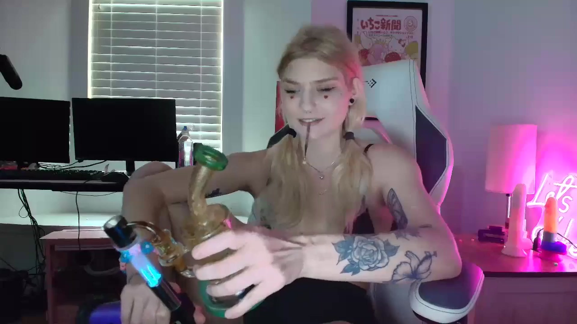 Gallery image thumbnail from DuckChan0's myfreecams stream on, 04/19/2025, 18:27 image 10 of 20