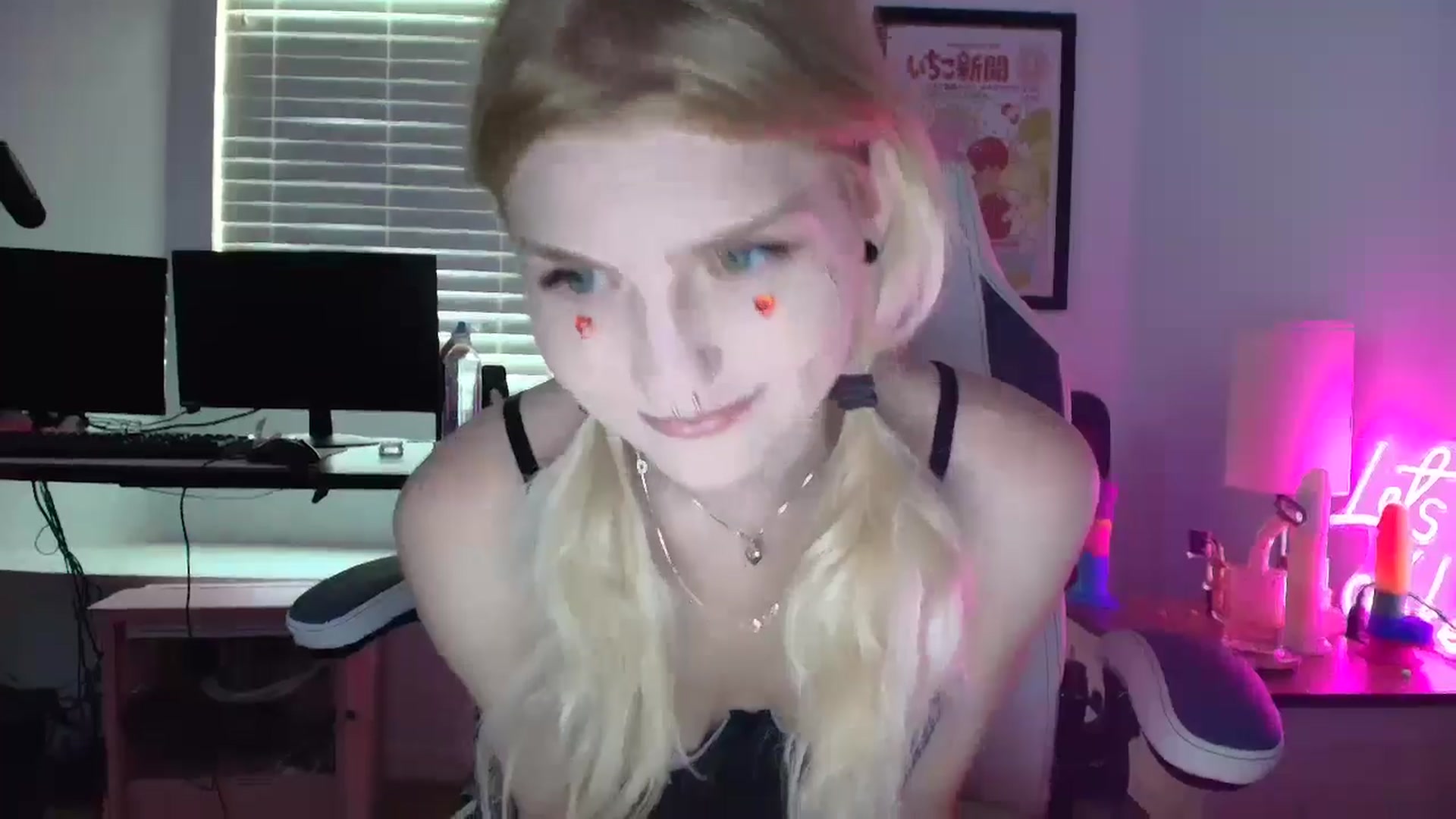 Gallery image thumbnail from DuckChan0's myfreecams stream on, 04/19/2025, 18:27 image 13 of 20