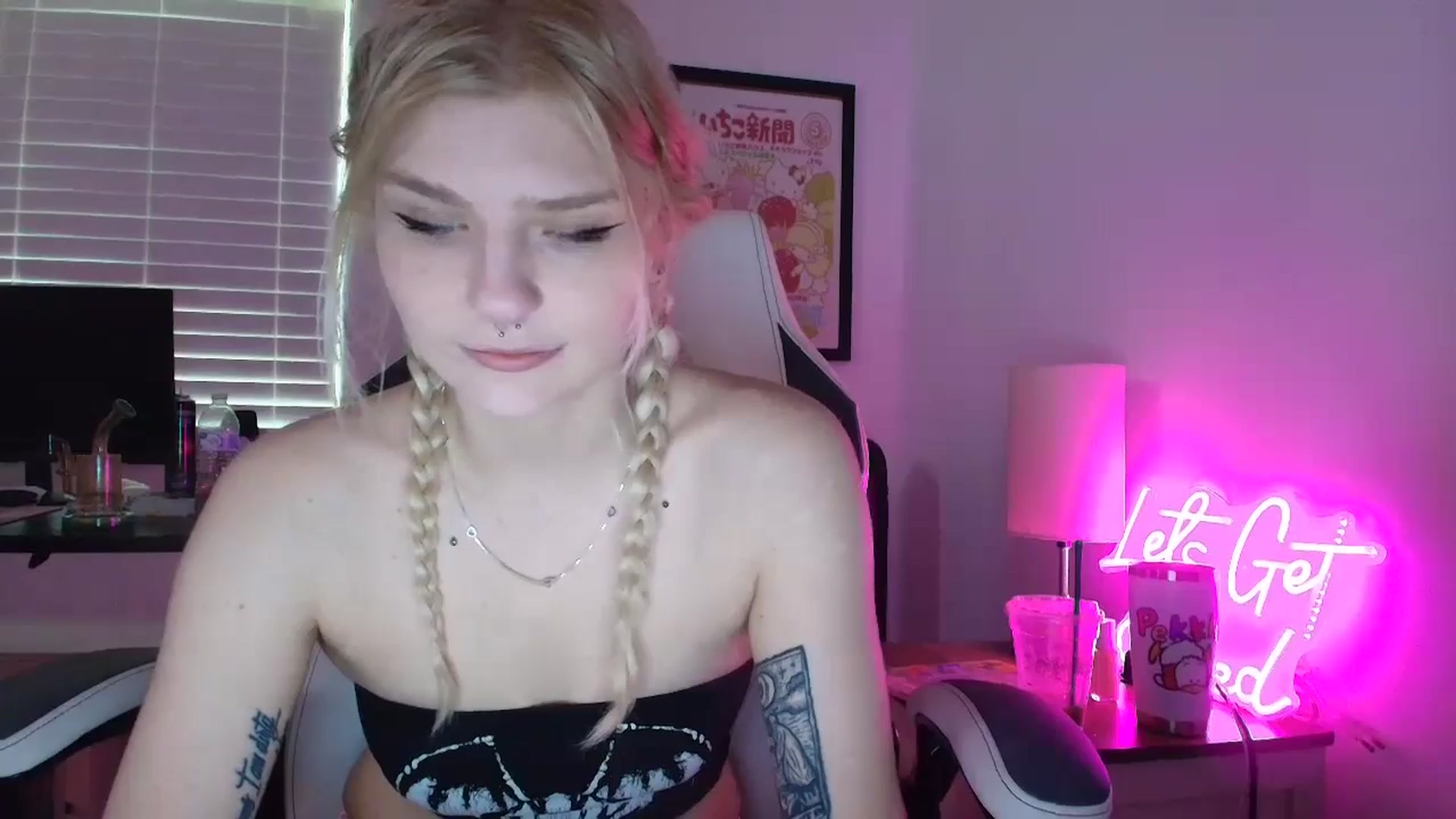 Gallery image thumbnail from DuckChan0's myfreecams stream on, 04/21/2025, 13:40 image 18 of 20