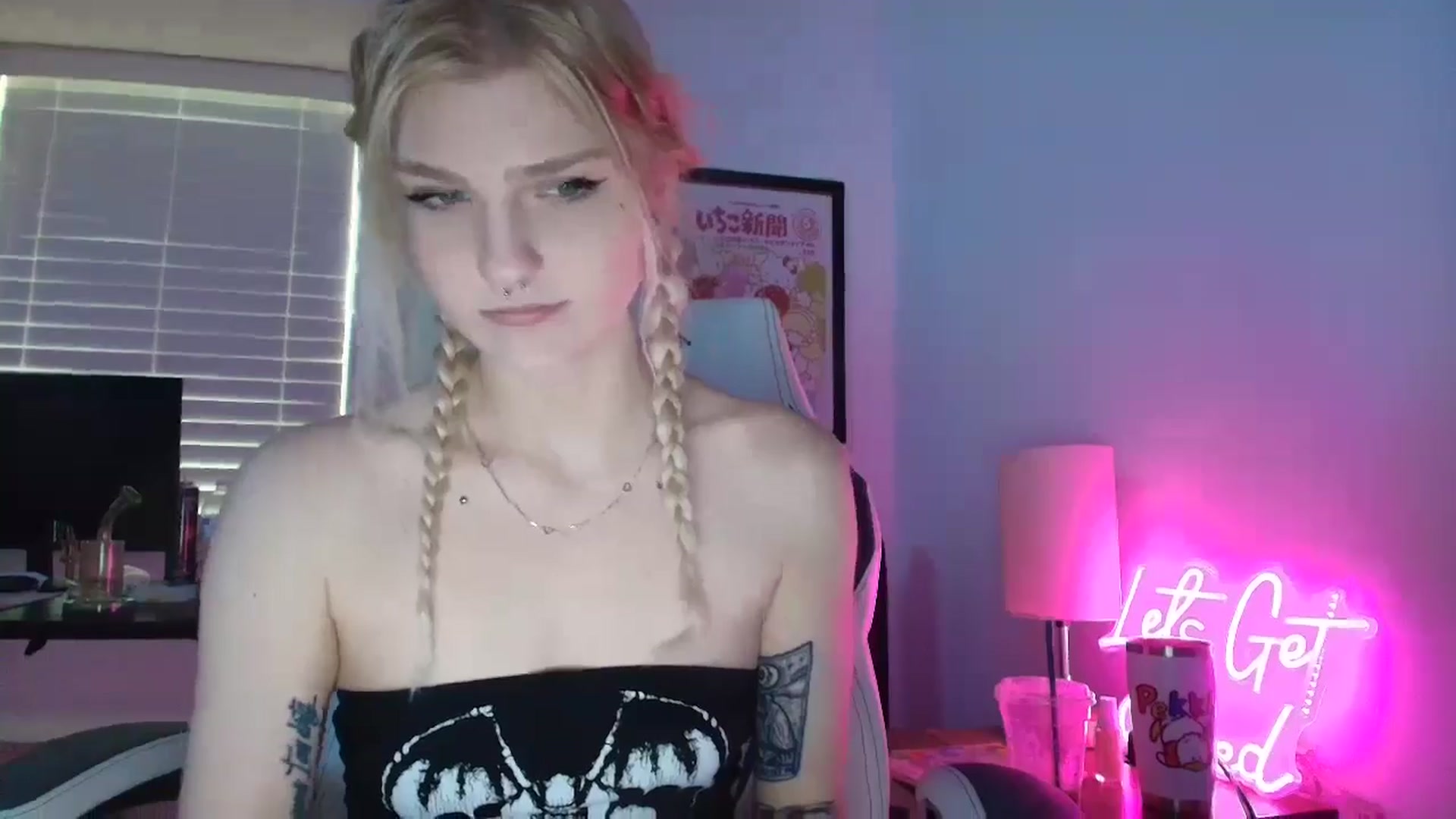 Gallery image thumbnail from DuckChan0's myfreecams stream on, 04/21/2025, 13:40 image 17 of 20