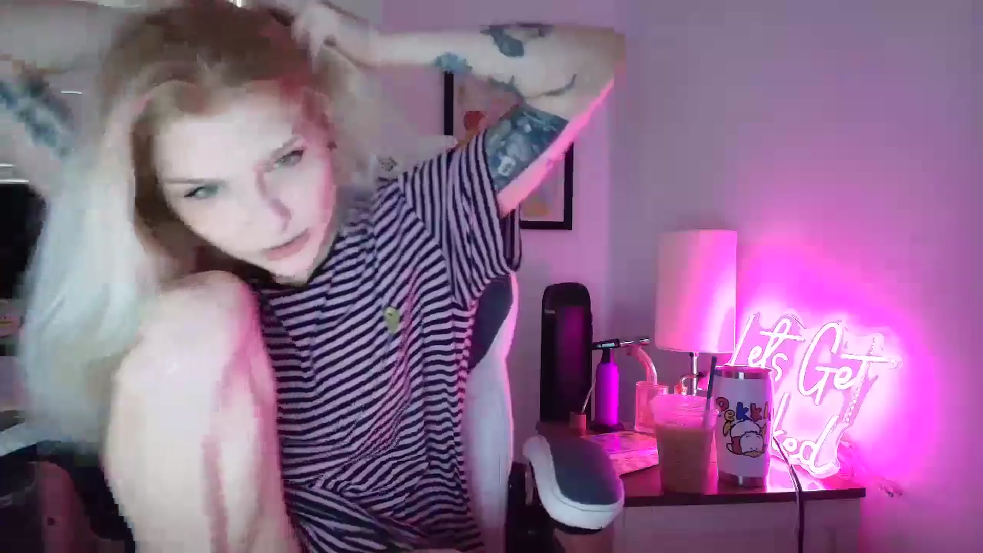 Gallery image thumbnail from DuckChan0's myfreecams stream on, 04/21/2025, 13:40 image 3 of 20