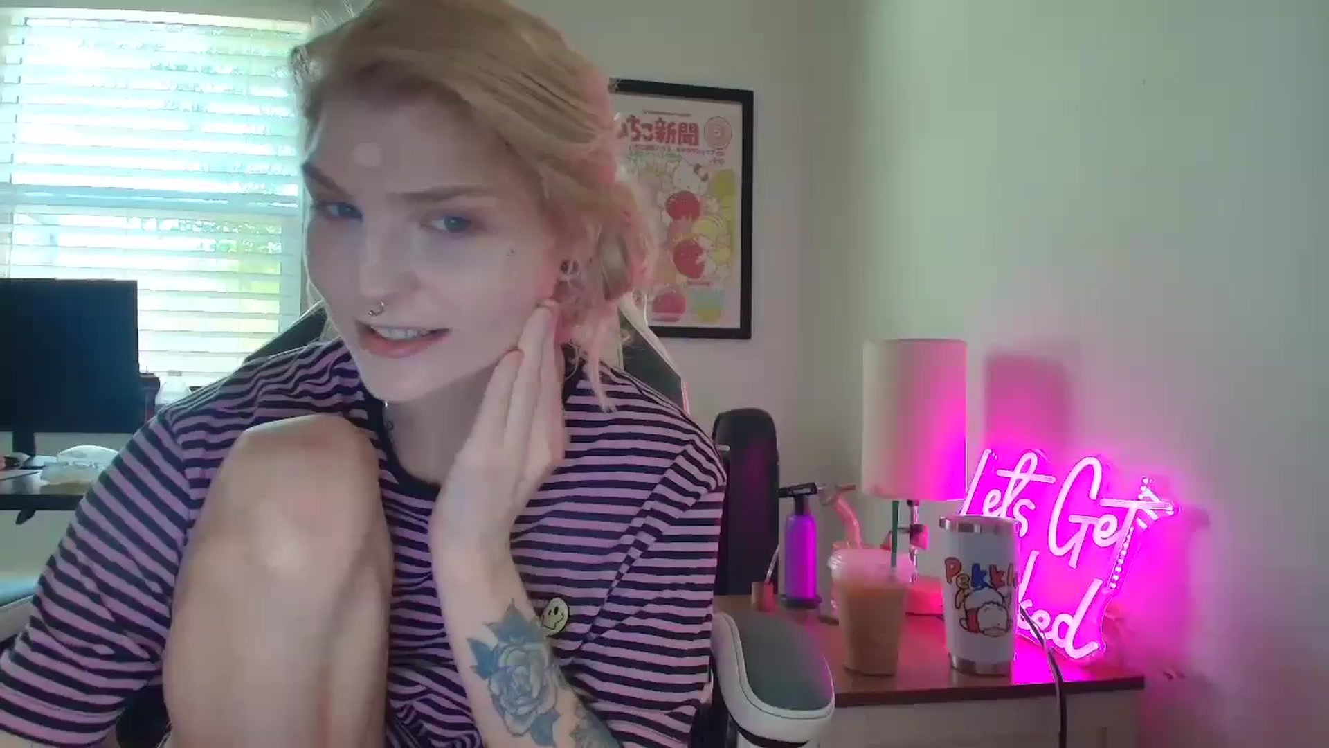 Gallery image thumbnail from DuckChan0's myfreecams stream on, 04/21/2025, 13:40 image 1 of 20