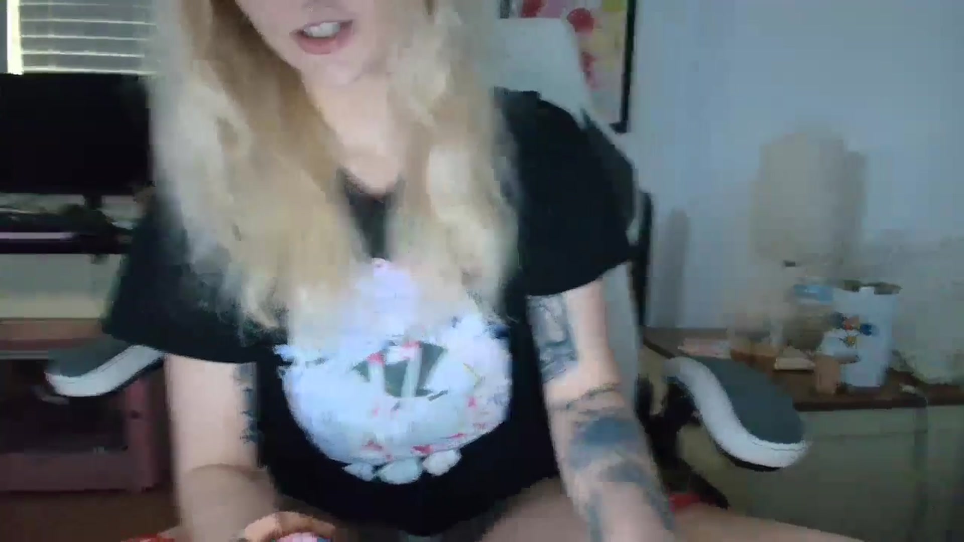 Gallery image thumbnail from DuckChan0's myfreecams stream on, 04/22/2025, 13:58 image 8 of 20