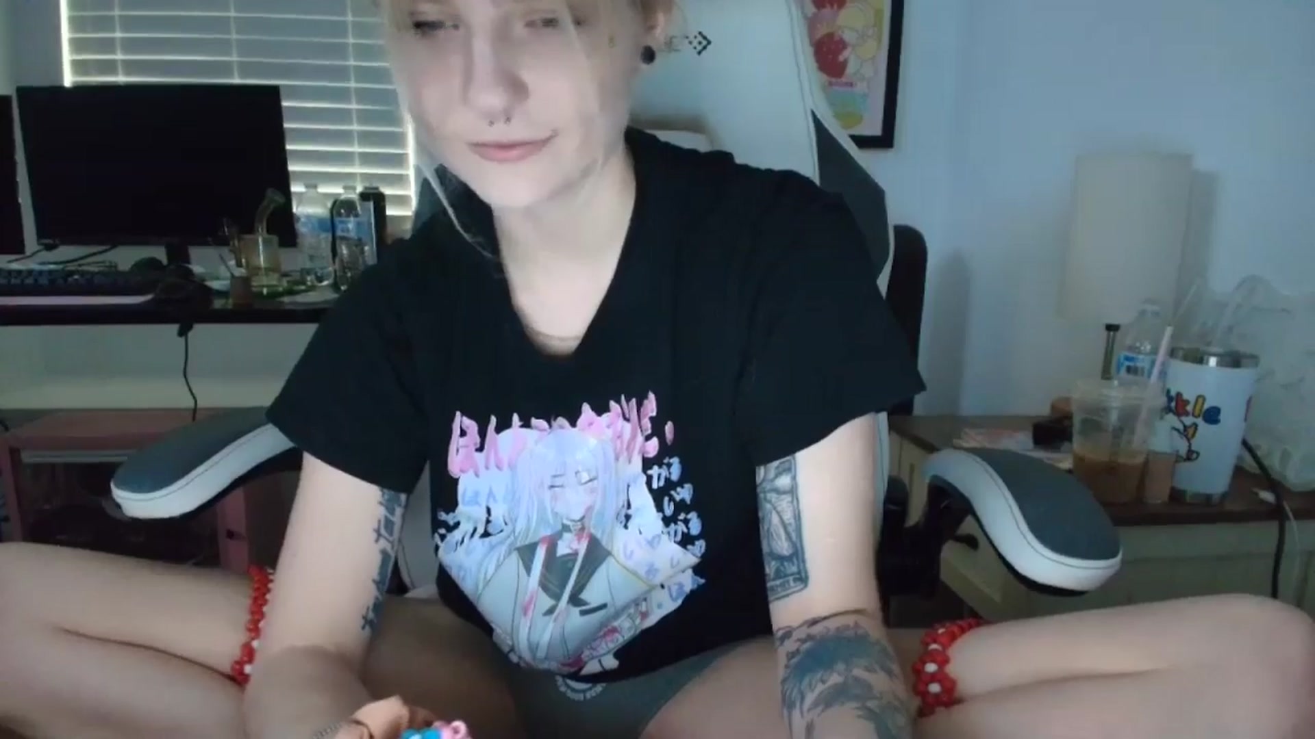 Gallery image thumbnail from DuckChan0's myfreecams stream on, 04/22/2025, 13:58 image 9 of 20