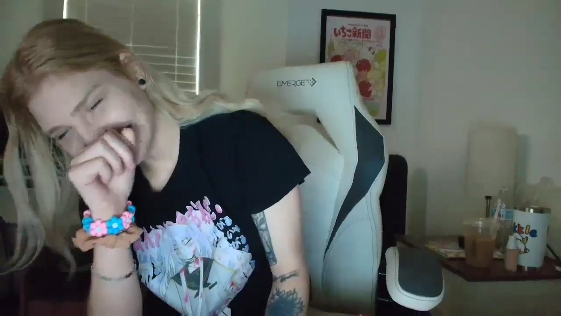 Gallery image thumbnail from DuckChan0's myfreecams stream on, 04/22/2025, 13:58 image 2 of 20