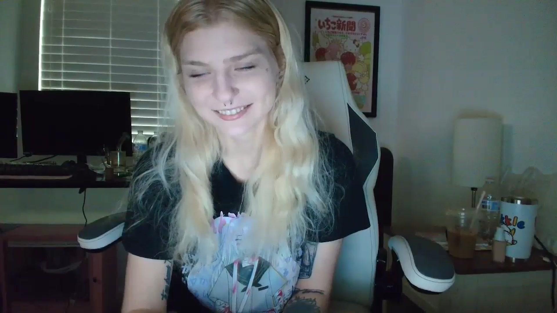 Gallery image thumbnail from DuckChan0's myfreecams stream on, 04/22/2025, 13:58 image 5 of 20