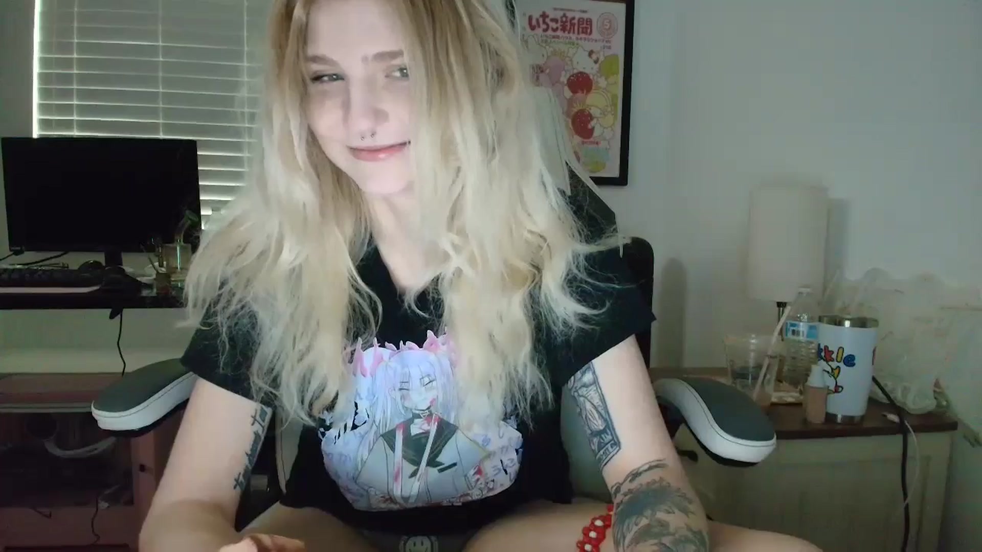 Gallery image thumbnail from DuckChan0's myfreecams stream on, 04/22/2025, 13:58 image 15 of 20