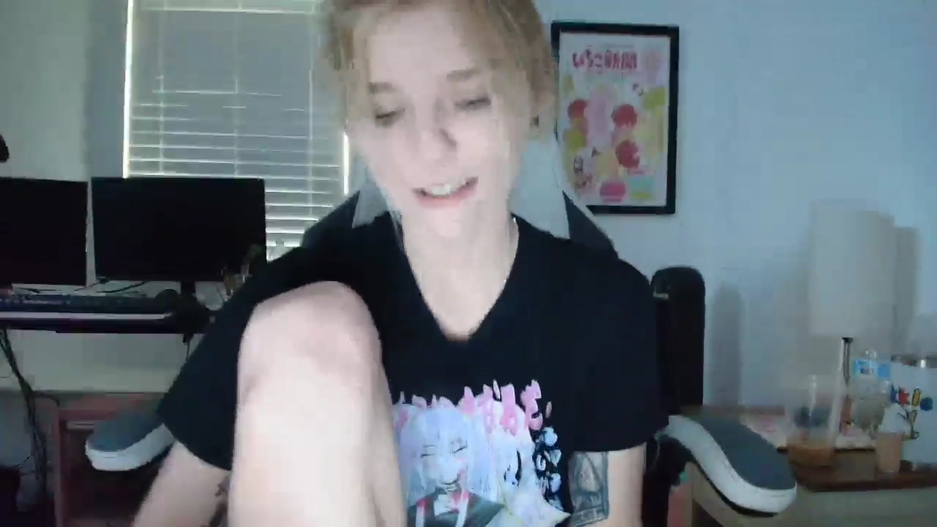 Gallery image thumbnail from DuckChan0's myfreecams stream on, 04/22/2025, 13:58 image 13 of 20