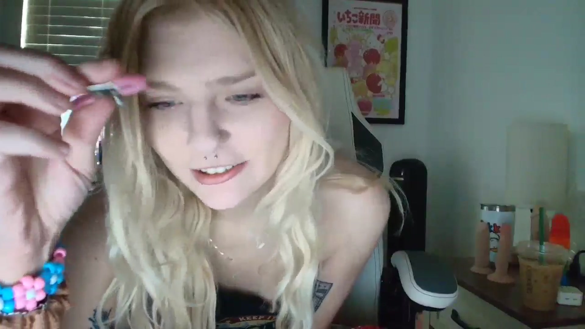 Gallery image thumbnail from DuckChan0's myfreecams stream on, 04/23/2025, 12:48 image 6 of 20