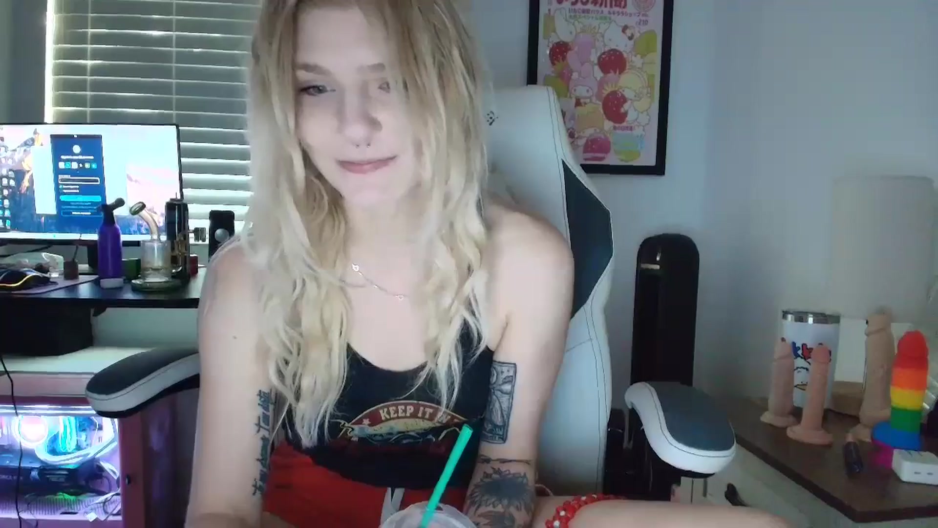 Gallery image thumbnail from DuckChan0's myfreecams stream on, 04/23/2025, 12:48 image 14 of 20