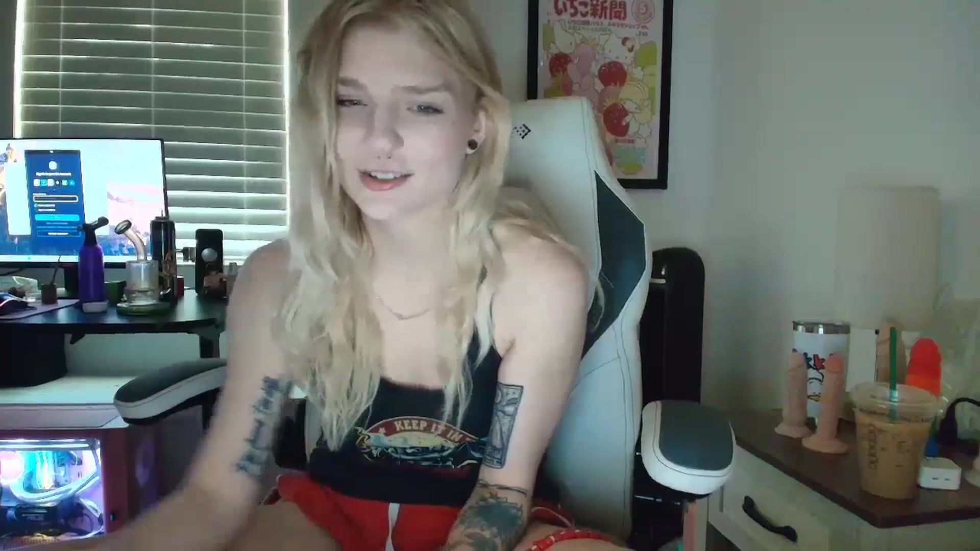 Gallery image thumbnail from DuckChan0's myfreecams stream on, 04/23/2025, 12:48 image 5 of 20