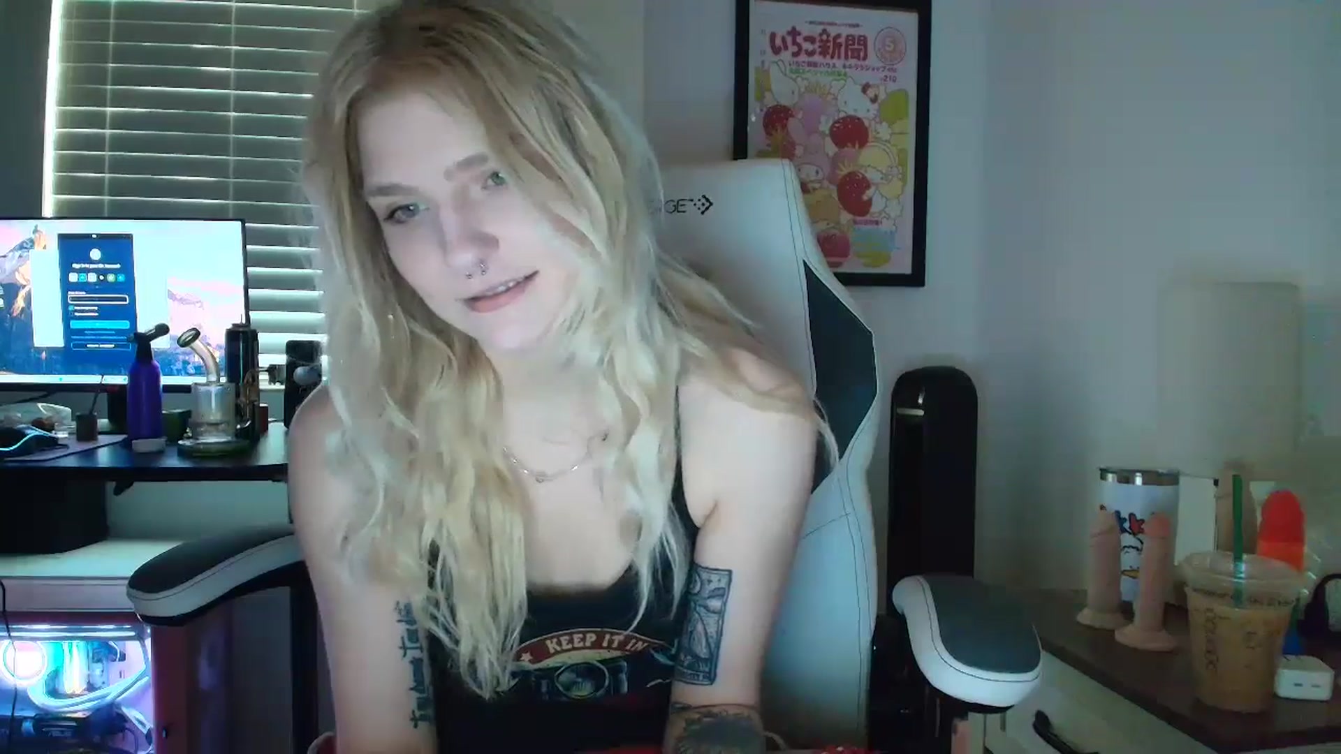 Gallery image thumbnail from DuckChan0's myfreecams stream on, 04/23/2025, 12:48 image 7 of 20