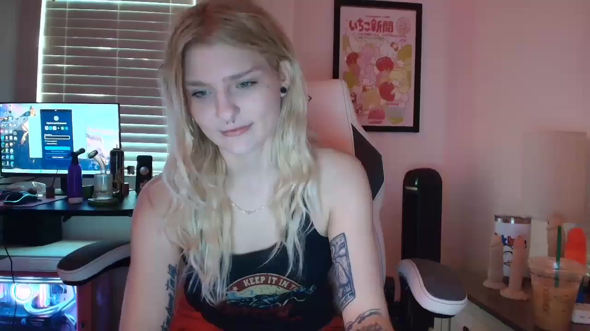 Gallery image thumbnail from DuckChan0's myfreecams stream on, 04/23/2025, 12:48 image 17 of 20