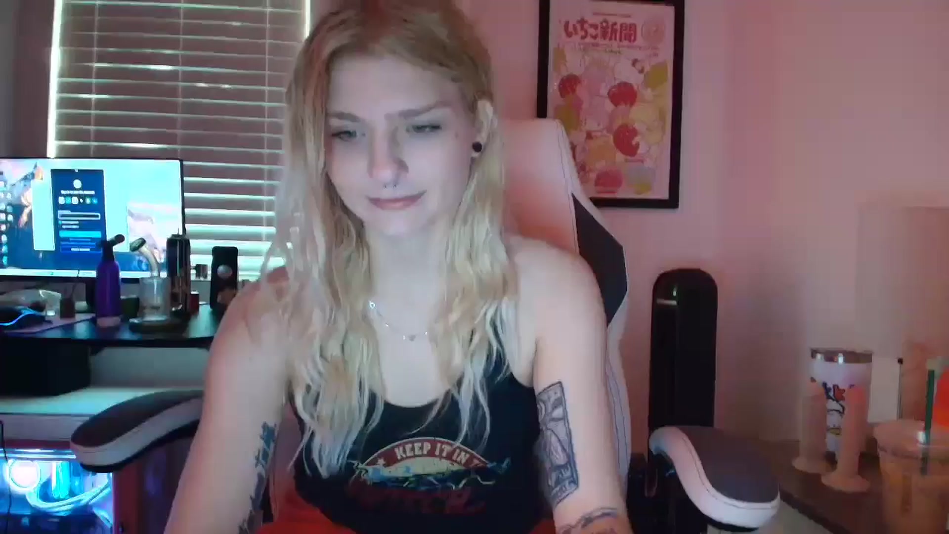 Gallery image thumbnail from DuckChan0's myfreecams stream on, 04/23/2025, 12:48 image 16 of 20