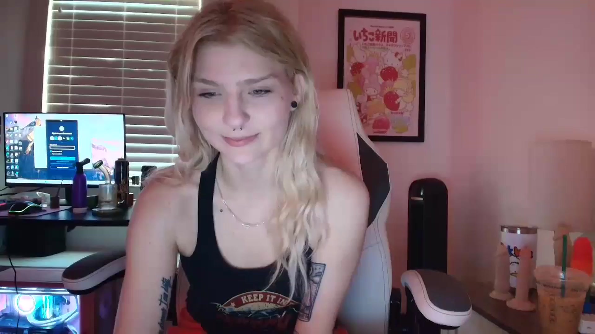 Gallery image thumbnail from DuckChan0's myfreecams stream on, 04/23/2025, 12:48 image 18 of 20