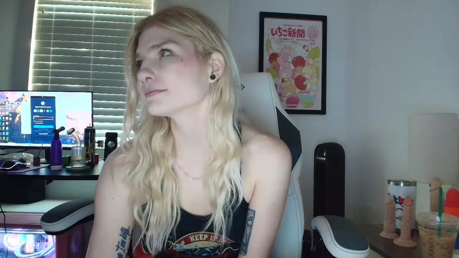 Gallery image thumbnail from DuckChan0's myfreecams stream on, 04/23/2025, 12:48 image 15 of 20