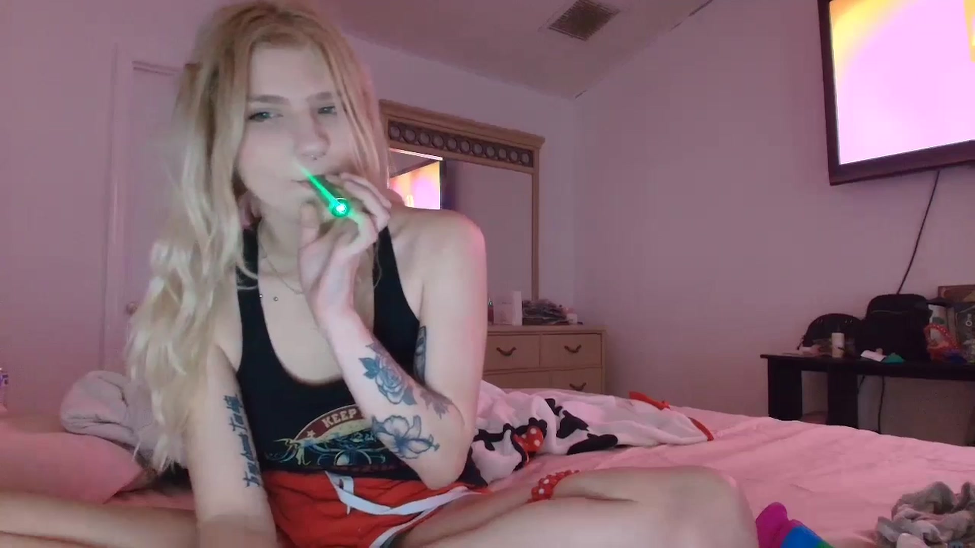 Gallery image thumbnail from DuckChan0's myfreecams stream on, 04/23/2025, 14:25 image 9 of 20