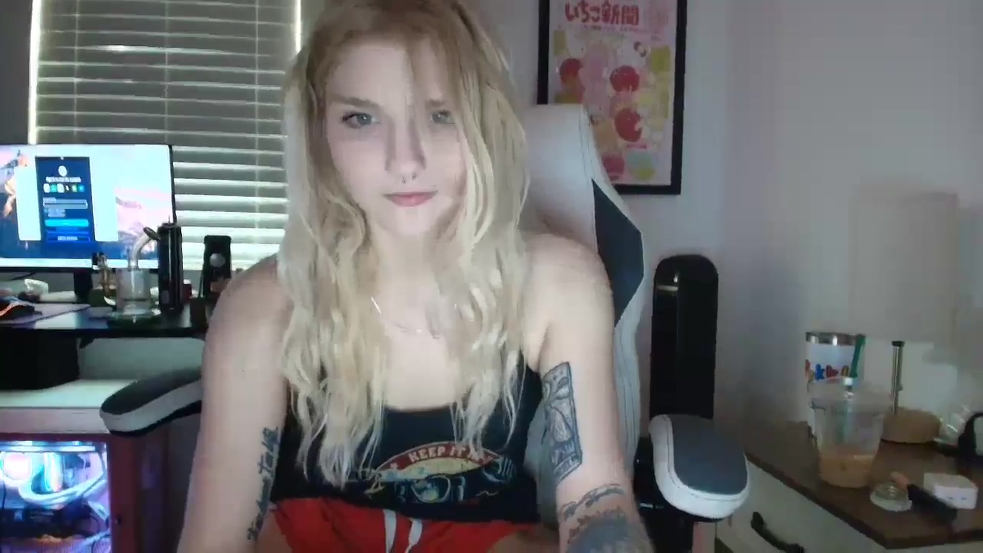 Gallery image thumbnail from DuckChan0's myfreecams stream on, 04/23/2025, 14:25 image 5 of 20