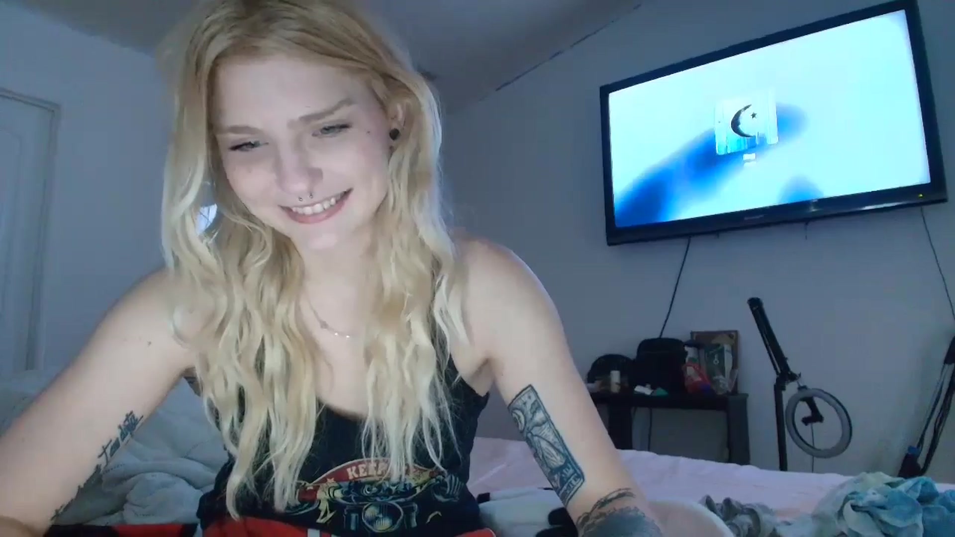 Gallery image thumbnail from DuckChan0's myfreecams stream on, 04/23/2025, 14:25 image 12 of 20