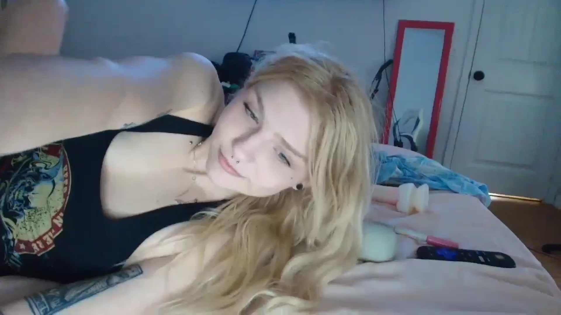 Gallery image thumbnail from DuckChan0's myfreecams stream on, 04/23/2025, 14:25 image 13 of 20