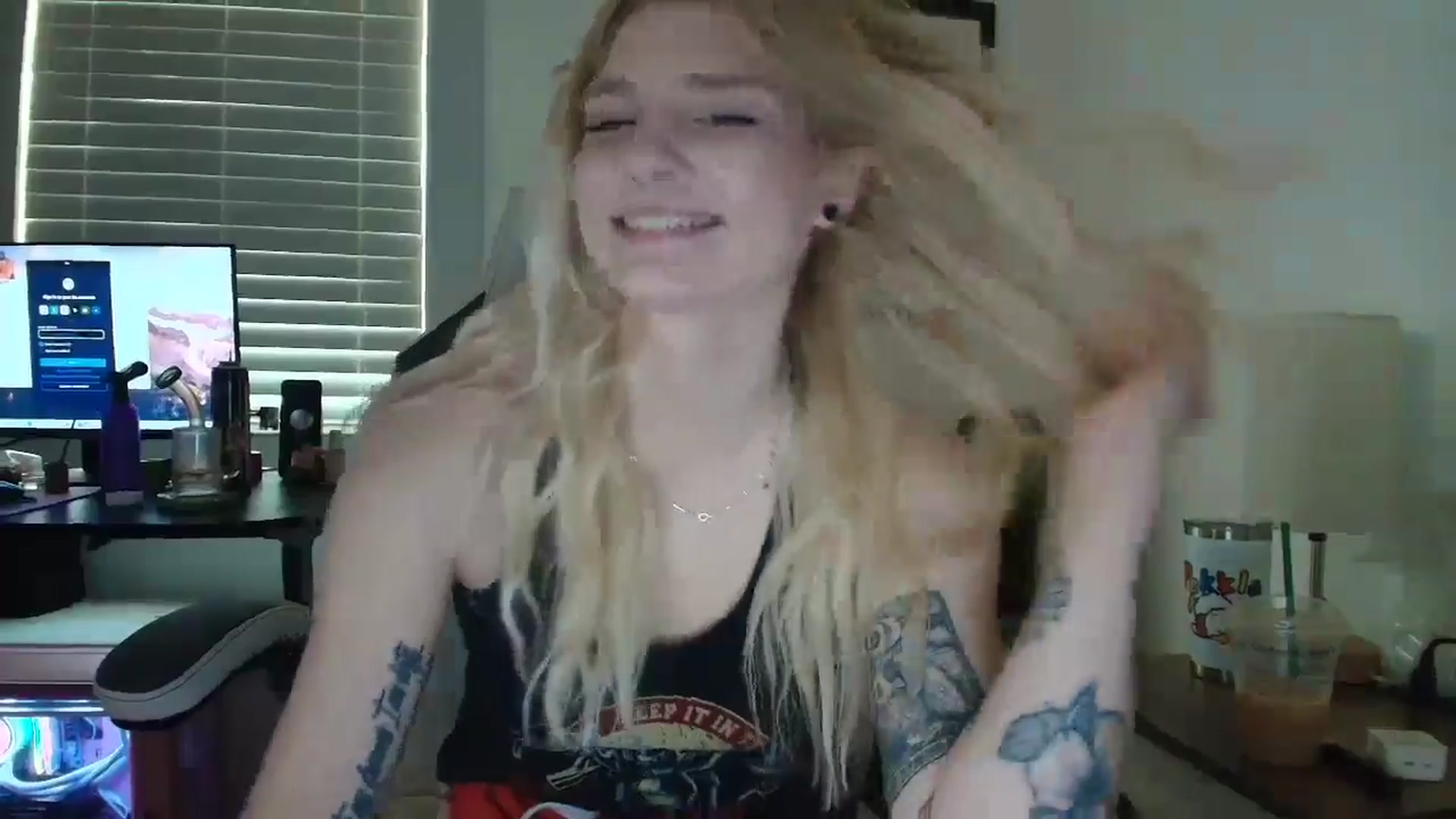 Gallery image thumbnail from DuckChan0's myfreecams stream on, 04/23/2025, 14:25 image 4 of 20