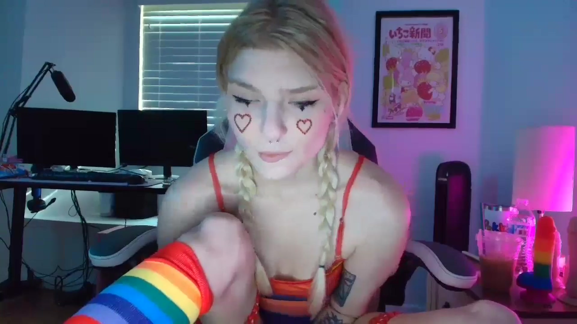Gallery image thumbnail from DuckChan0's myfreecams stream on, 04/24/2025, 13:29 image 11 of 20