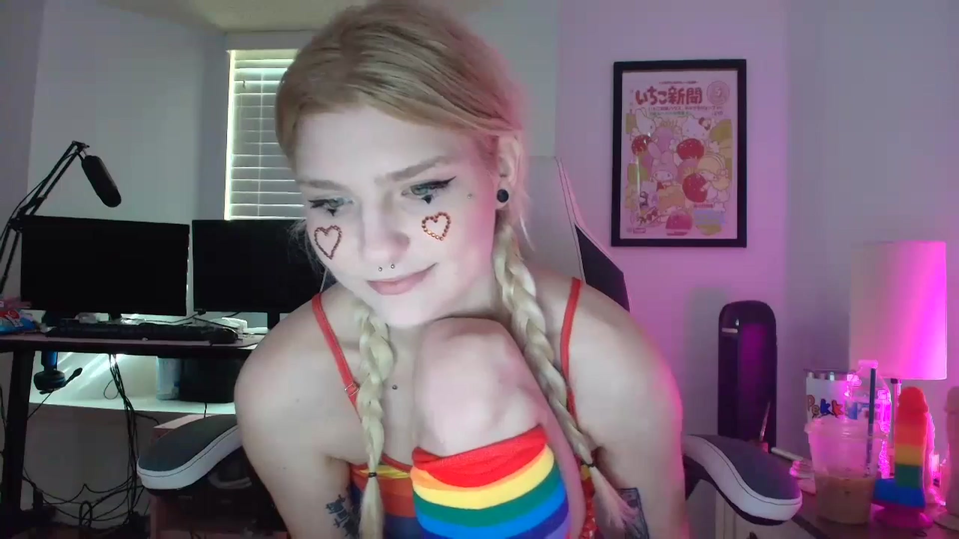 Gallery image thumbnail from DuckChan0's myfreecams stream on, 04/24/2025, 13:29 image 16 of 20